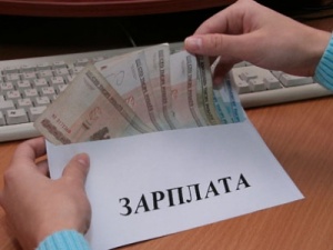 Как правильно уплатить НДФЛ с заработной платы сотрудника, переведенного на работу в филиал головной компании (РФ) в середине месяца?