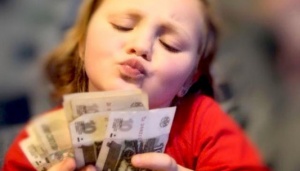 Как научить подростка правильно обращаться с деньгами?